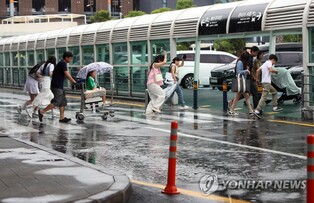 (2nd LD) Heavy rain forecast for parts of S. Korea as monsoon season approaches