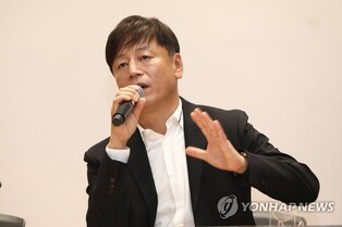 김용화 감독 "'더 문', '그래비티' 시각적으로 뛰어넘어"