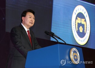 (LEAD) Yoon says 'anti-state forces begged' to have N.K. sanctions lifted