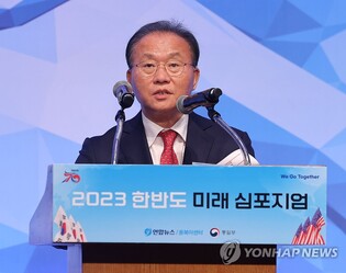 Floor leaders of rival parties stress importance of alliance with U.S. at Yonhap peace forum