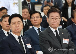 Rival party leaders attend event marking anniversary of 2002 naval skirmish with N. Korea