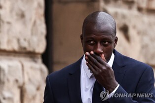 맨시티 멩디 성폭행 혐의 법정서 나온 증언 "1만명과 해봤어"