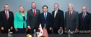 (LEAD) S. Korean industry chief discusses energy security with U.S. lawmakers
