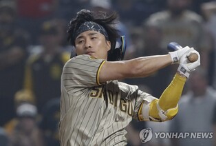 김하성, 대타로 나와 볼넷…지역지 "샌디에이고의 유일한 위안"