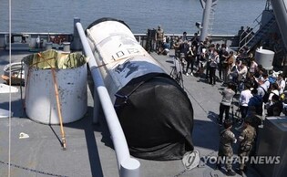 (LEAD) S. Korea retrieves N. Korean spy satellite wreckage, ends salvage operation: military
