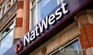英기업 '오늘은 남성, 내일은 여성'…성소수 직원에 양면 사원증
