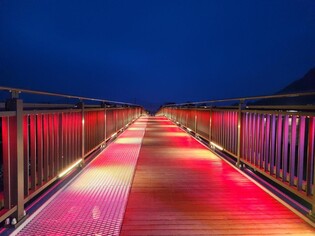 '밤에 더 짜릿하게'…군산 장자교 스카이워크 야간 조명 설치