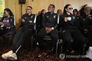 남아공 여자 선수들·축구협회 '처우 갈등' 봉합…억만장자 나서