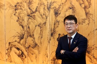 [인터뷰] 문화재청장 "'검정 바탕-금색 글자' 새 광화문 현판 10월 완성"