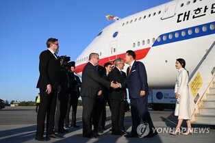 U.S. congressional delegation sings 'American Pie' for Yoon in Lithuania