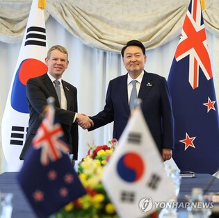 Yoon, New Zealand PM agree on need to increase cooperation in trade, defense