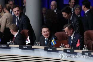 (LEAD) Yoon says S. Korea will increase military info-sharing with NATO