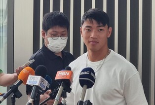 씩씩한 황희찬, 다시 영국으로…"부상 없는 모습 보여드리겠다"