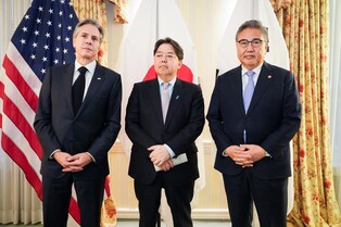 (2nd LD) S. Korean, U.S., Japanese FMs hold talks after N. Korea's ICBM launch