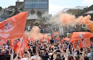 EPL 승격팀 루턴 타운, 홈구장 리모델링 공사로 홈 개막전 연기