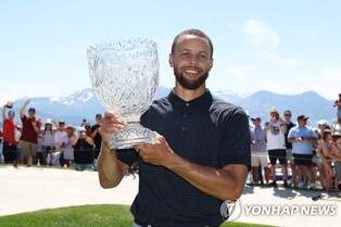 NBA 스타 커리, 미국 유명인 골프 대회 우승