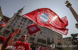 '철기둥' 김민재 품은 뮌헨, 축구도 경영도 '절대 1강'