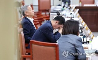 (LEAD) Next year's hourly minimum wage set at 9,860 won