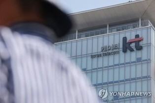 Prosecutors raid KT's acting CEO, former CEOs over alleged biz favoritism