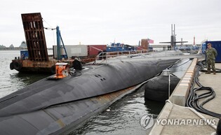 (LEAD) S. Korea hits back after N. Korea warns against U.S. nuclear submarine visit, NCG
