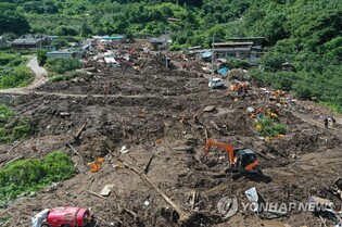 (LEAD) Gov't raises disaster alert level as S. Korea braces for more heavy rain