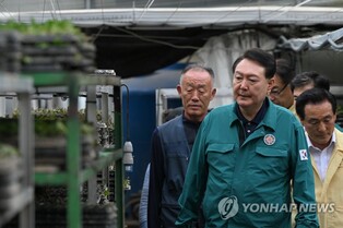 Gov't considering creating public-private organization to counter extreme weather events: sources