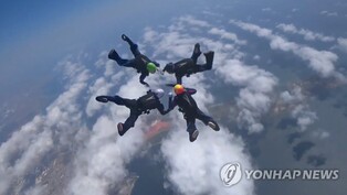 Female S. Korean special warfare team wins int'l parachuting contest in Spain