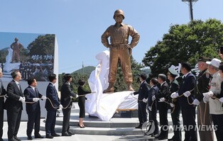 (LEAD) S. Korea removes state burial record of Gen. Paik as pro-Japanese figure