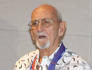 (LEAD) Nonagenarian foreign veterans recount emotional Korean War memories
