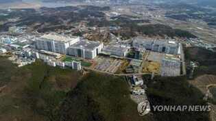 (LEAD) LG Display sees losses widen in Q2 on weak demand