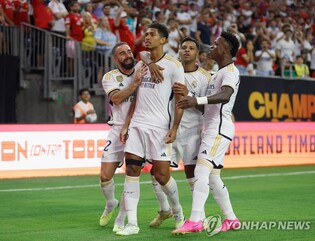 레알 마드리드, 맨유에 2-0 완승…'1천460억원 벨링엄' 데뷔골