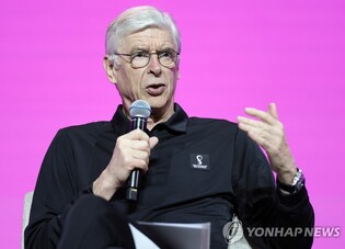 아스널 '무패 우승' 이끈 벵거 감독 '동상 공개'