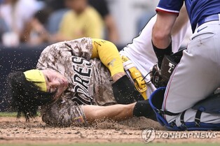 김하성 "뼈엔 이상 없어…내일 상태 좋아지면 바로 뛸 생각"