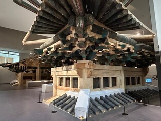 빛바래고 검게 그을린 흔적…15년 전 상처 딛고 나타난 숭례문