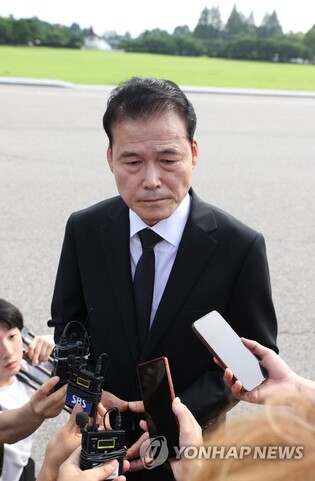 Unification minister to meet civic group chiefs over abductees, detainees in N. Korea