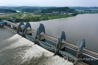 Panel reverses Moon gov't decision to dismantle or open river weirs
