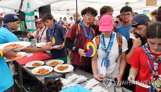 (4th LD) Yoon orders providing unlimited air-conditioned buses, freezer trucks for jamboree event