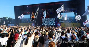 "록페가 장난? 야생마처럼 뛰어!"…폭염도 이긴 '로큰롤' 열정