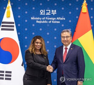 Top diplomats of S. Korea, Guinea-Bissau discuss food security, bilateral ties