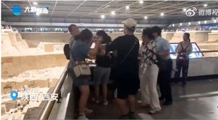 中 관광객들, 진시황릉 병마용 전시관서 집단 몸싸움