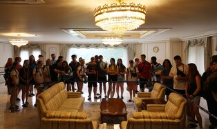 "여기가 대통령 집무실인가요" 청남대 찾은 영국대원들 활기