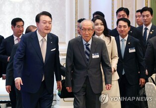 Yoon meets with independence fighters ahead of Liberation Day