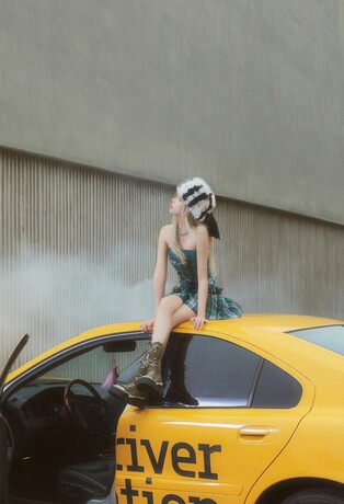 [가요소식] 조유리, 미니 2집 '러브 올' 발매