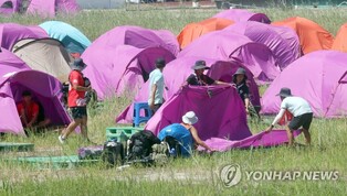 '그늘막도 없이' 설치된 잼버리 텐트…전문가 "성인도 못견뎌"(종합)