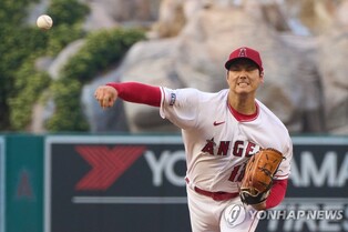 MLB 최초 2시즌 연속 '10승·10홈런'…오타니 "만족하지 않아"