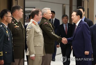(LEAD) Yoon says U.N. Command key force in maintaining peace on Korean Peninsula