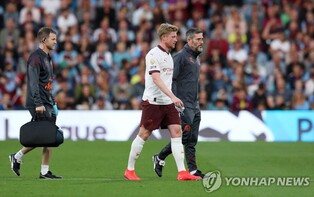 과르디올라 감독 "다리 부상 더브라위너, 수 주간 결장할 것"