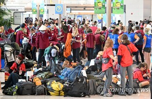 "힘들었지만 즐거움도 컸어요"…잼버리 대원들 아쉬움 속 출국