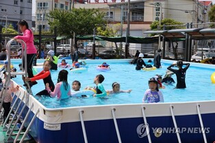 태풍 지나가니 다시 무더위…피서지 '북적'·수해복구 '구슬땀'