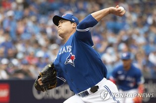 류현진, 444일 만에 승리…컵스전 5이닝 2실점 비자책 호투